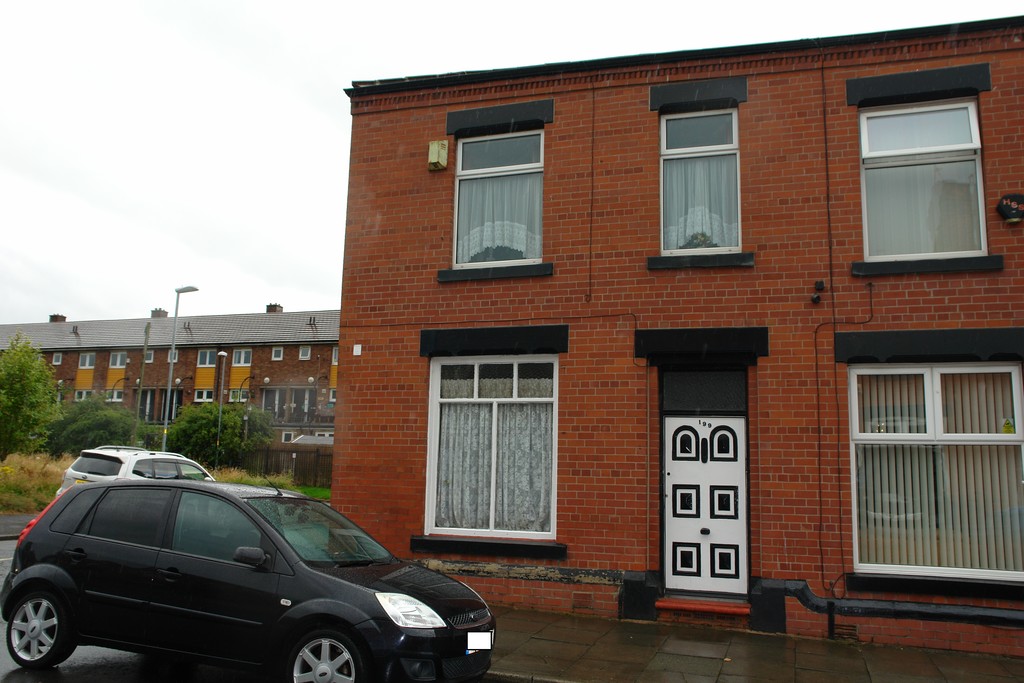 Property details 2 BedroomProperty London Road, Oldham Oldham